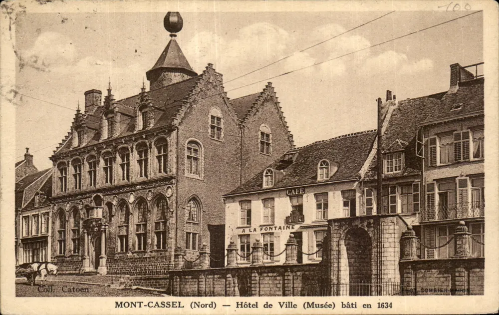 Mont-Cassel (Nord) — Hotel de Ville (Museo) construido en 1634 — Fot. Combier - Anverso