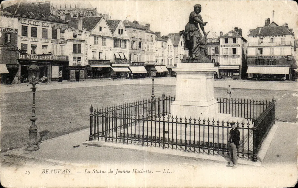 Beauvais — La Statue de Jeanne Hachette — LL. - Frente