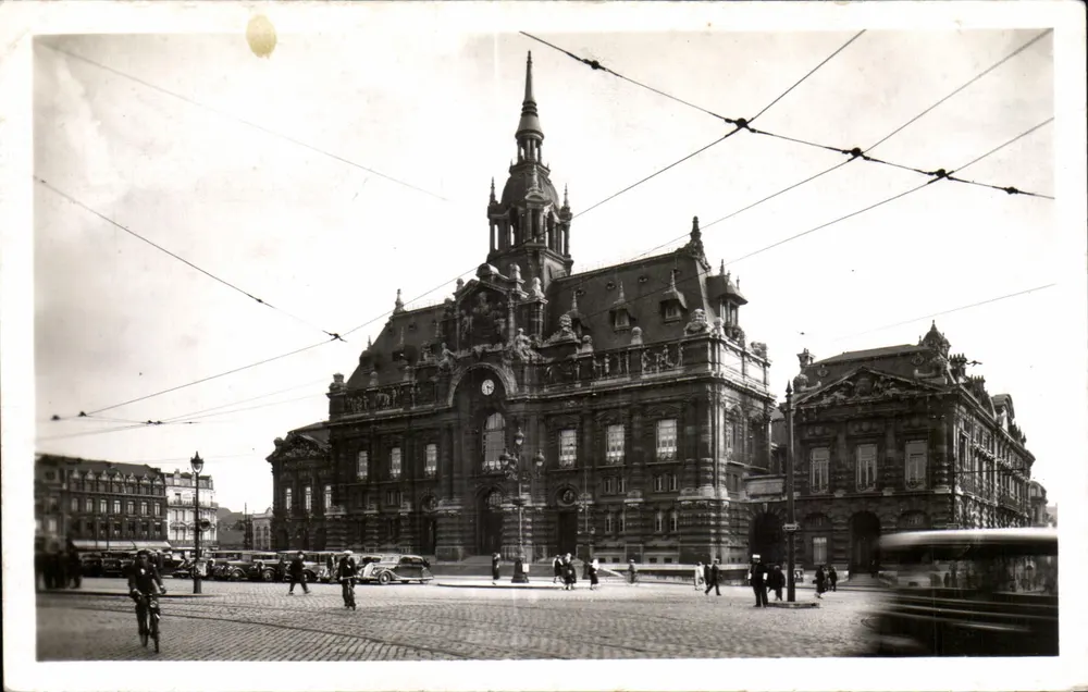 Roubaix — O Hotel de Ville - Frente