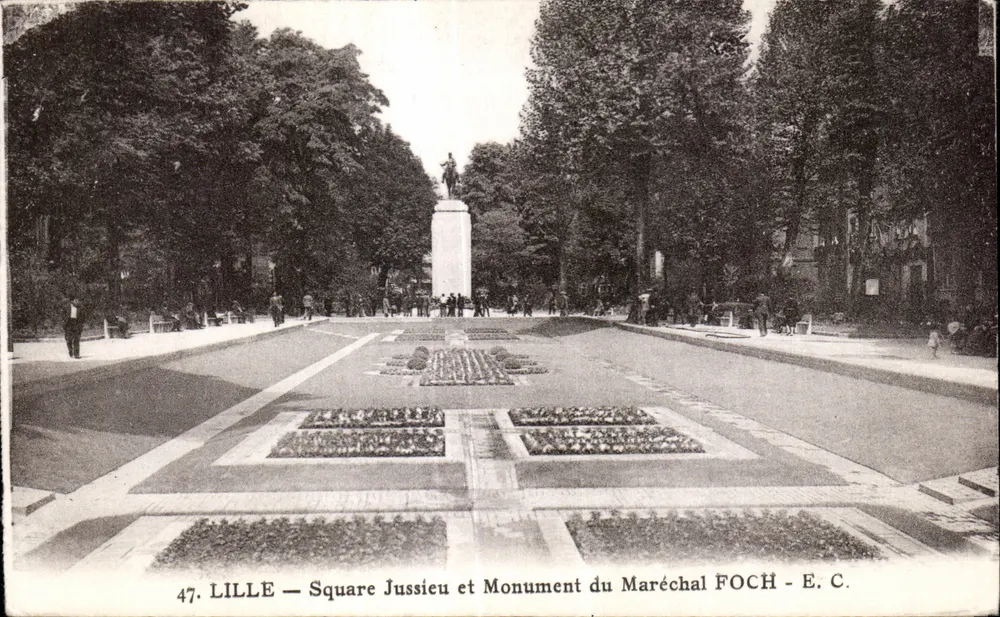 LILLE — Square Jussieu und Denkmal des Marschalls FOCH — E.C. Nr. 47 - Vorderseite