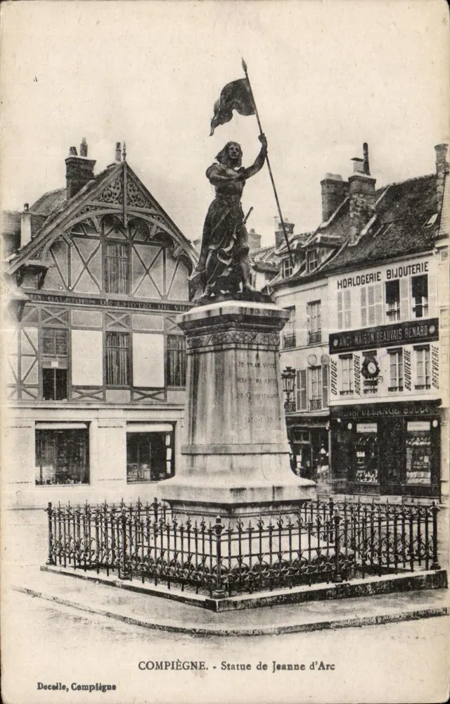 Compiègne - Estátua de Joana d'Arc — Decelle, Compiègne - Frente