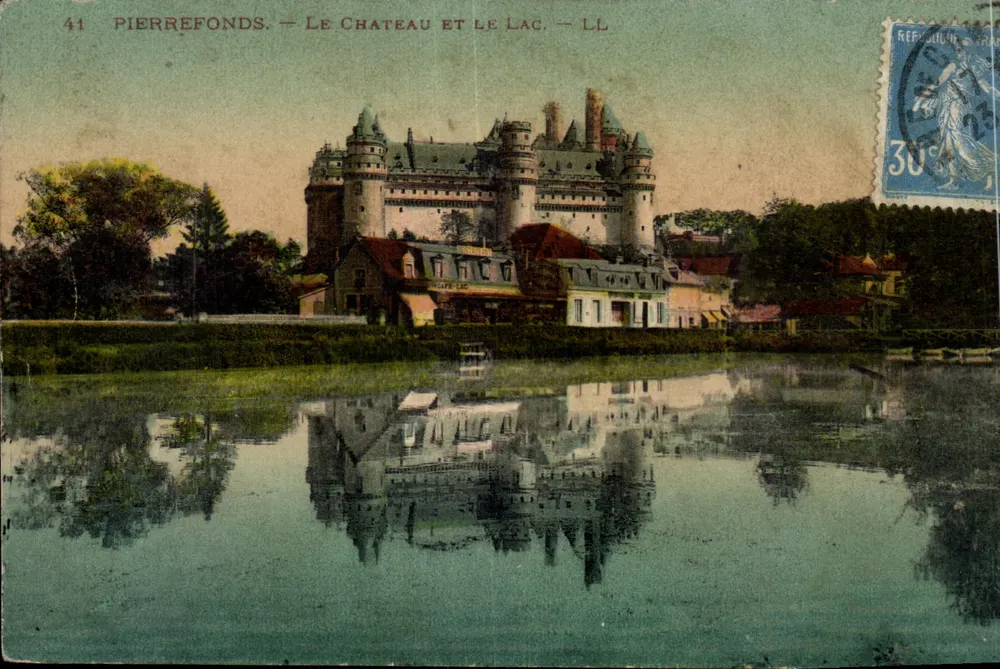 Pierrefonds — Het Kasteel en het Meer — LL - Voorkant