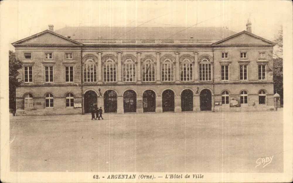 Argentan (Orne) — A View of the Town Hall — Gaby, n°62 - Frente