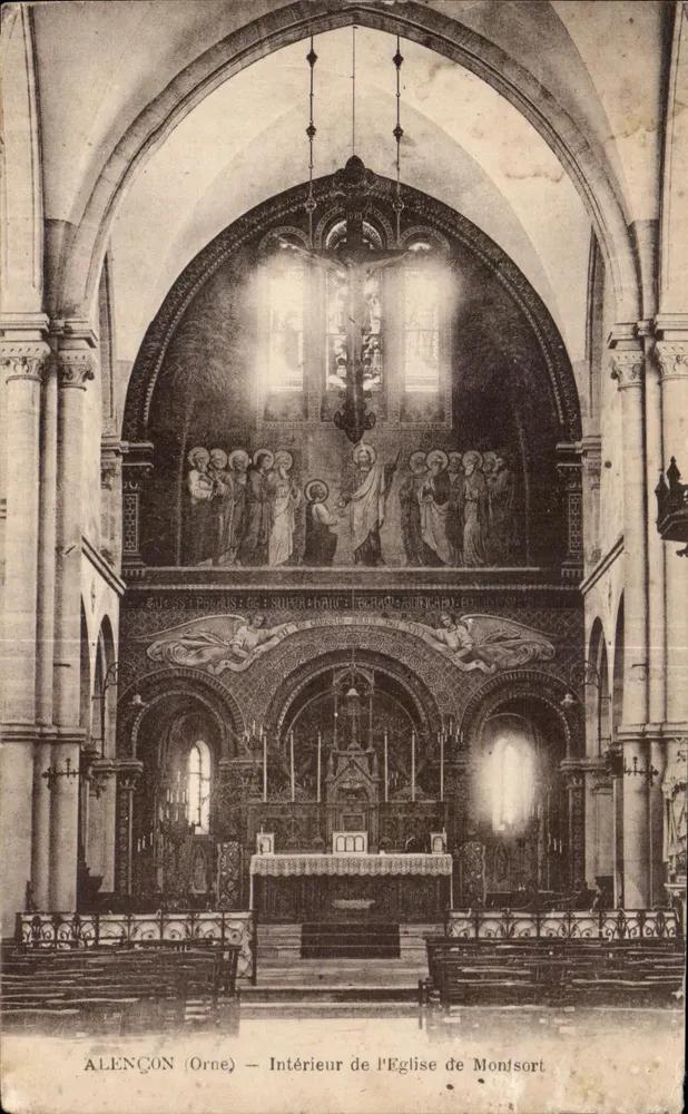 Alençon (Orne) — Interior da Igreja de Monlsort - Frente