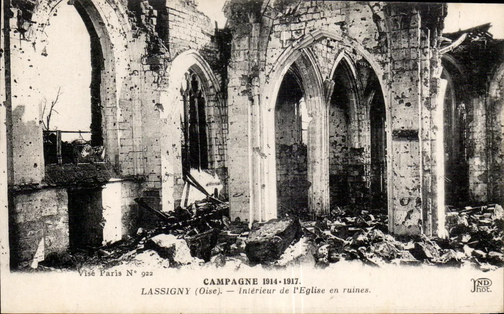 LASSIGNY (Oise) — Innenansicht der zerstörten Kirche — Visé Paris N° 922 - Vorderseite