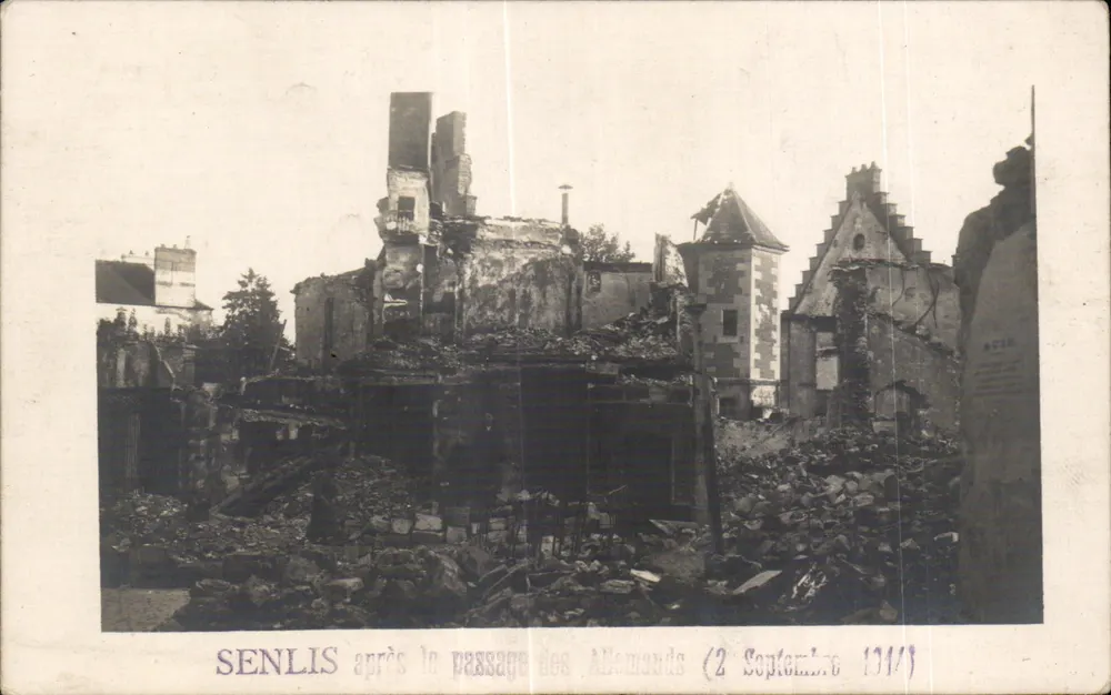 Senlis — ruínas após o passo dos alemães (2 de setembro de 1917) — R. Guilleminot, Bespflug et Cie, Paris - Frente