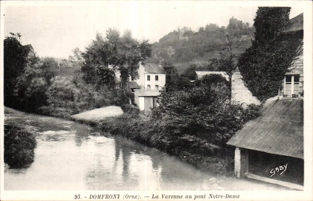 Domfront (Orne) — La Varenne am Notre-Dame-Brücke — Gaby - Vorderseite