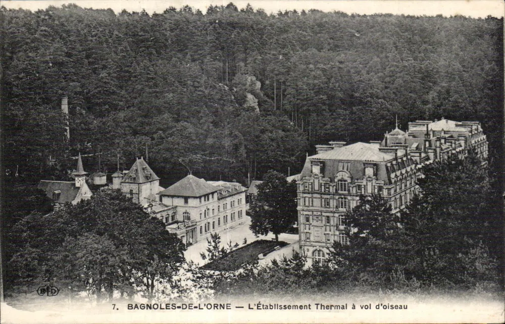 Bagnoles-de-l'Orne — Das Thermalbad von oben — Verlag BPD, Nr. 7 - Vorderseite