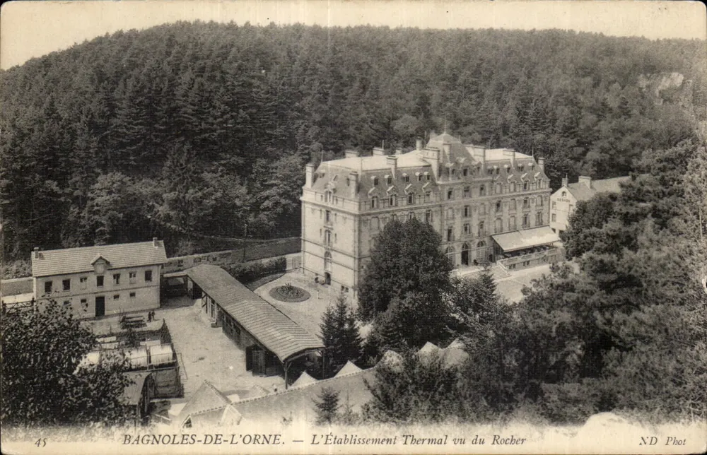 Bagnoles-de-l'Orne — Das Thermalbad von der Felsenperspektive — ND Phot - Vorderseite