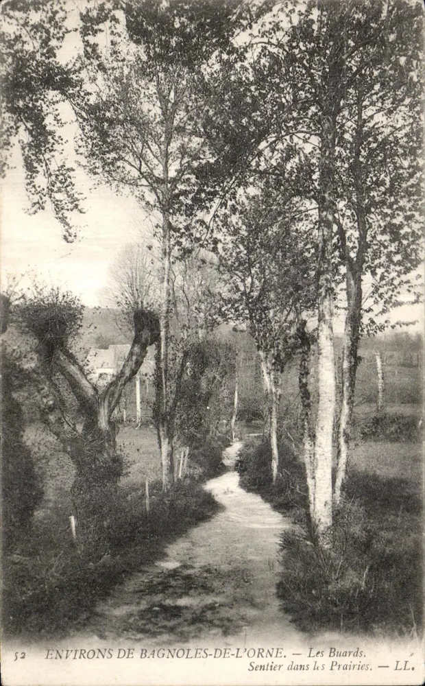 Umgebung von Bagnoles-de-l'Orne — Weg durch die Wiesen — Les Buards — LL - Vorderseite