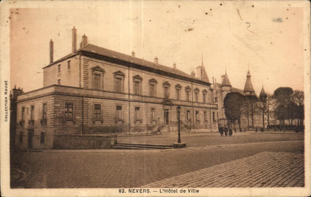 Nevers — O Hotel de Ville — Coleção Roubé, n°83 - Frente