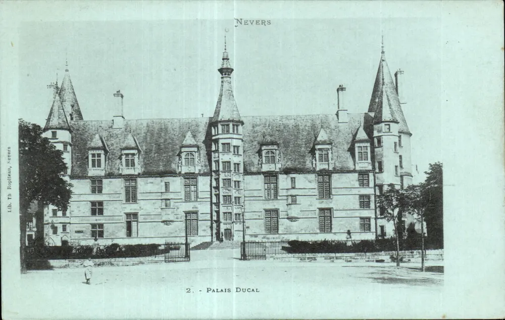 Nevers - Palácio Ducal — Lib. Th. Ropileau, Nevers, n°2 - Frente