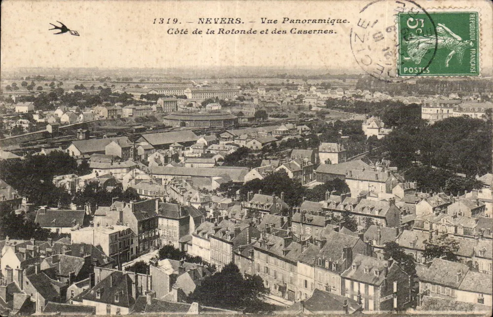 Nevers — Panoramische Ansicht. Seite der Rotunde und der Kasernen — Verleger-Nr. 1319 - Vorderseite