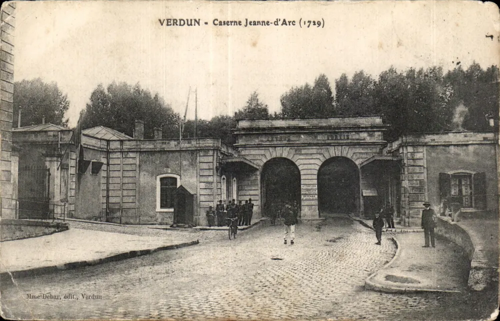 Verdun - Caserne Jeanne-d'Arc (1729) — éditeur Mme Debar, Verdun - Frente