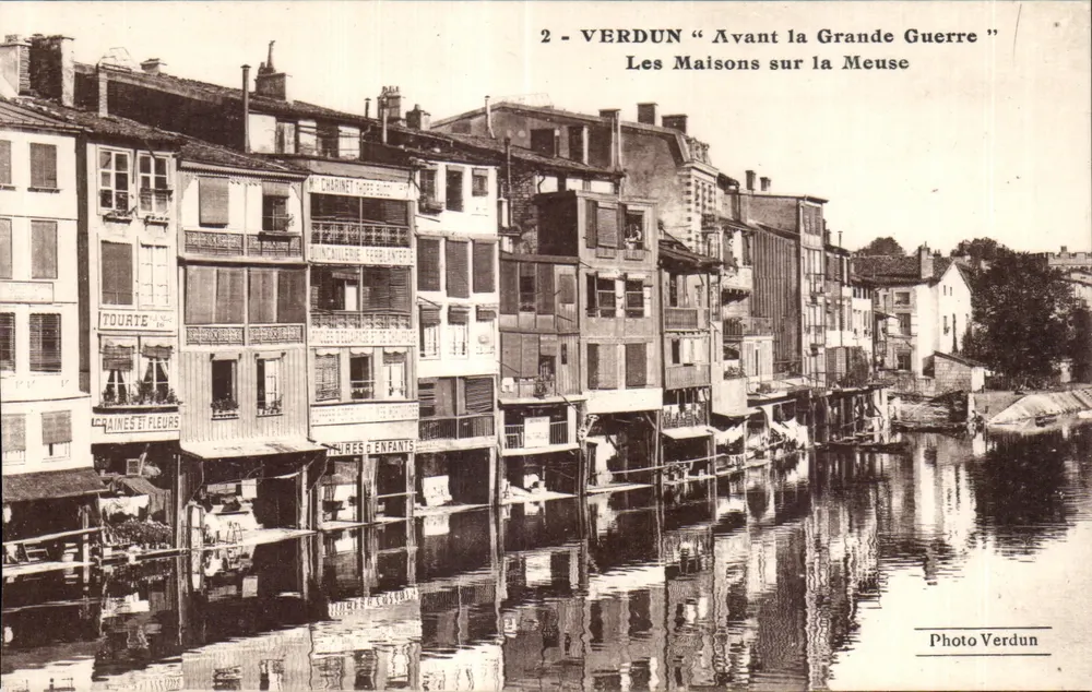 Verdun — Vor dem Großen Krieg — Die Häuser am Meuse — Photo Verdun - Vorderseite