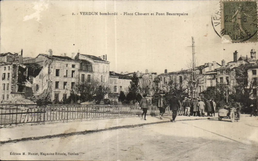 Verdun bombardiert — Place Chevert und Pont Beaurepaire — Edition von M. Namet, Magasins Réunis, Verdun - Vorderseite