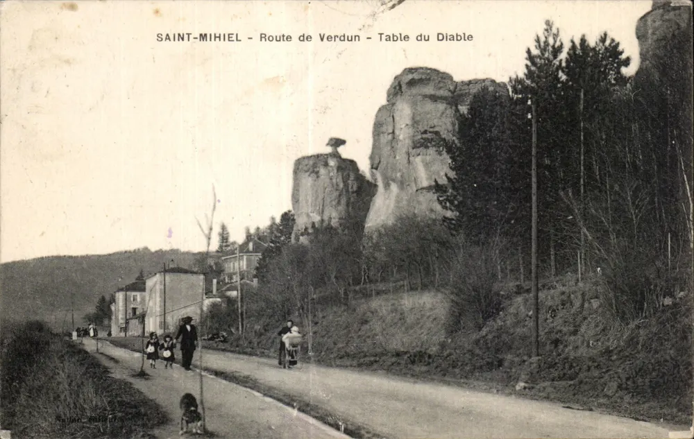 Saint-Mihiel - Estrada de Verdun - Mesa do Diabo - Frente