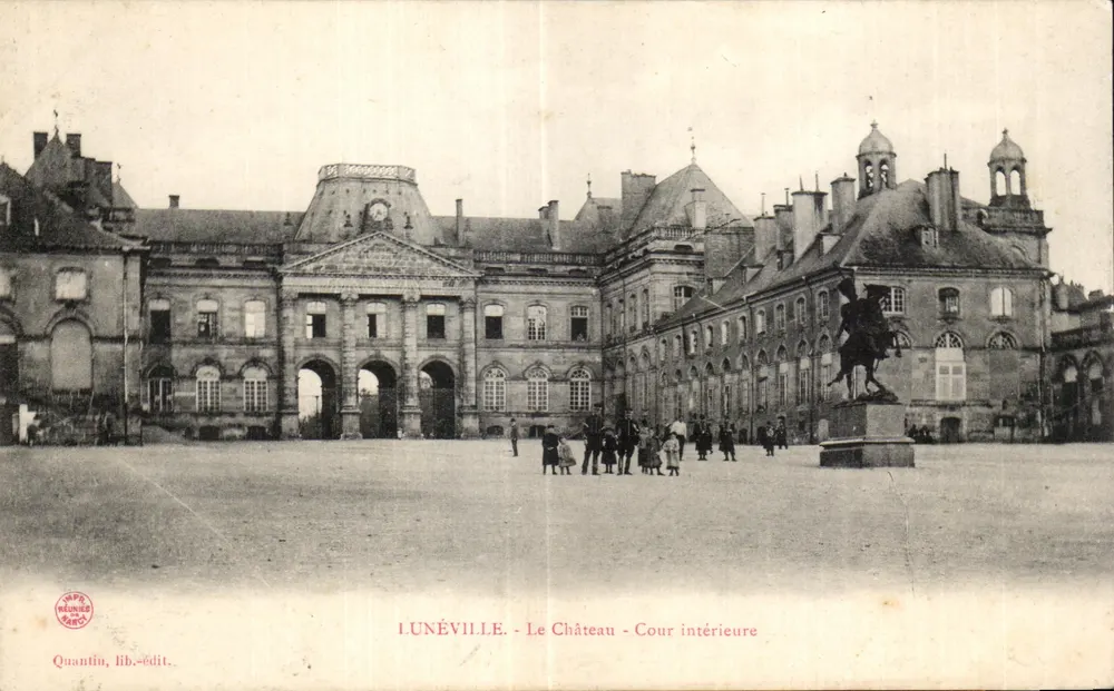 Lunéville - Le Château - Cour intérieure — Quantin, lib.-édit. - Frente