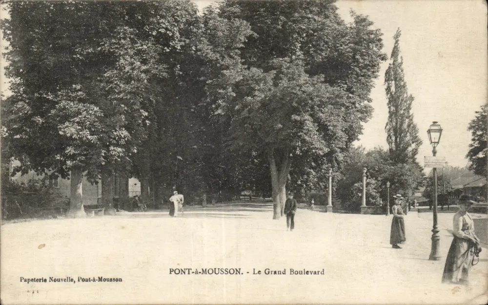 PONTE-À-MOUSSON — O Grande Boulevard — Papeterie Nouvelle - Frente