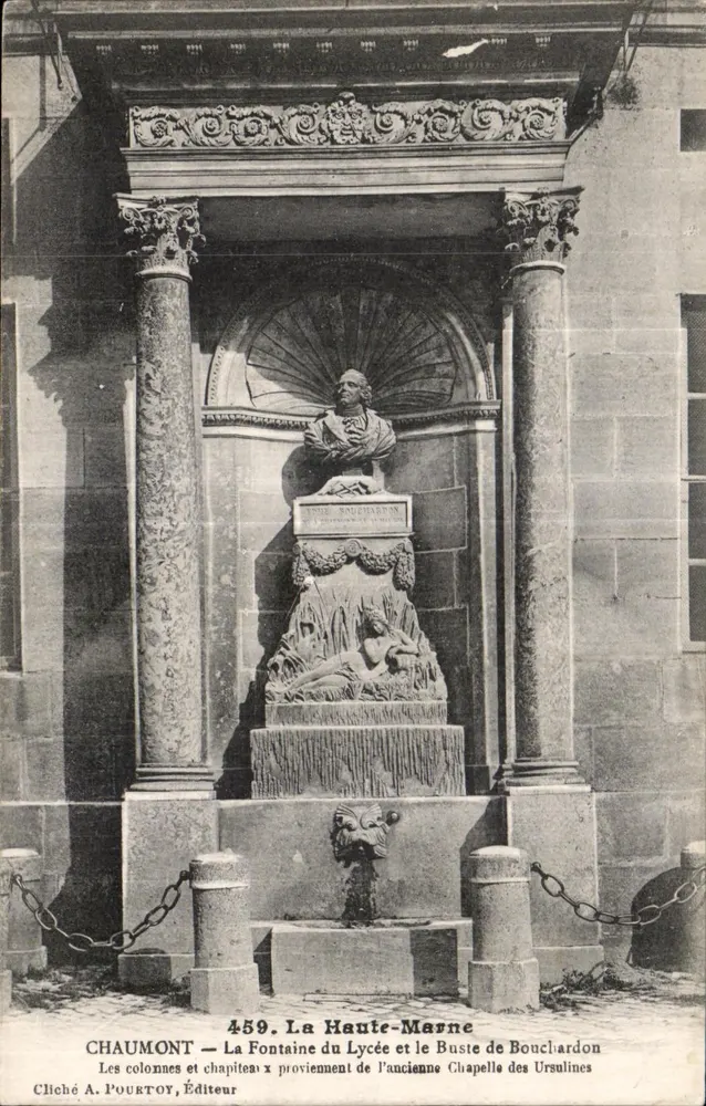 Chaumont — Die Fontäne des Lycée und das Portrait von Bouchardon — Cliché A. Pourtoy, Verleger - Vorderseite