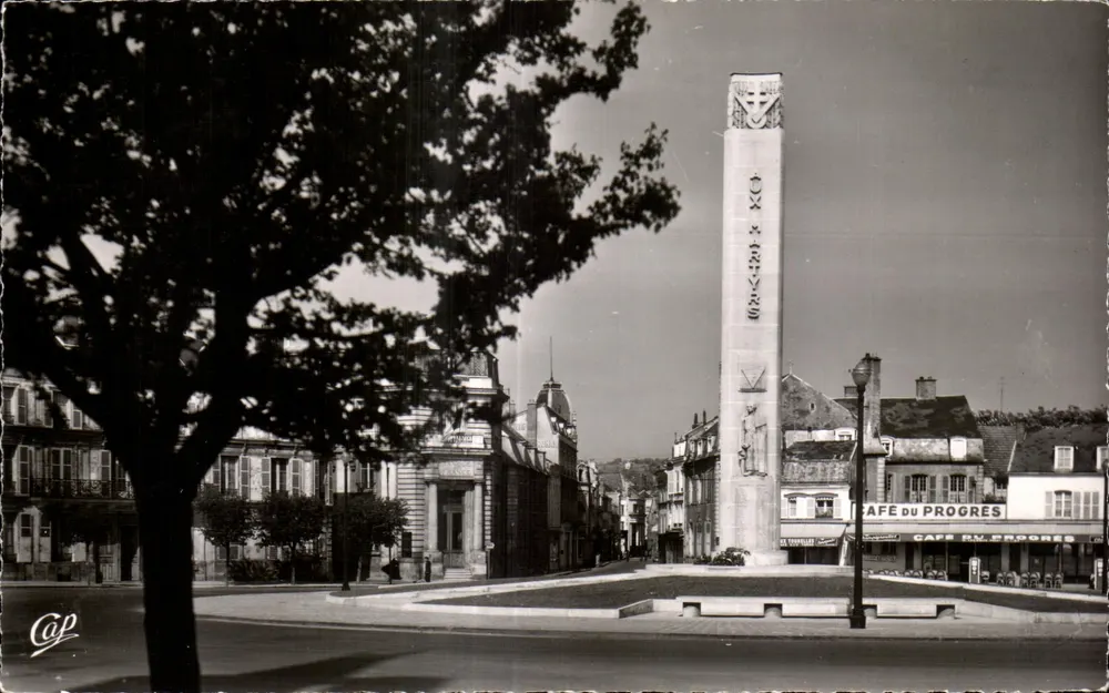 Epernay - Place de la République — Denkmal für die Widerstandskämpfer — Verlag Cap - Vorderseite
