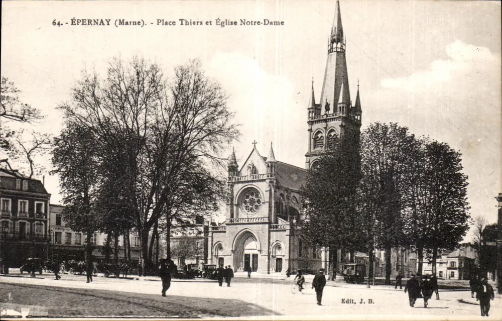 ÉPERNAY (Marne) - Place Thiers und Kirche Notre-Dame — J. B. Édit. - Vorderseite