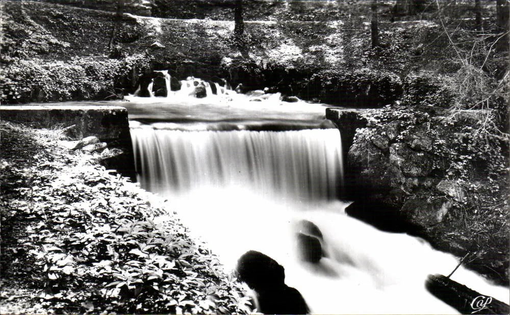 Fonte da Divonne — Divonne-les-Bains — REAL-PHOTO - Frente