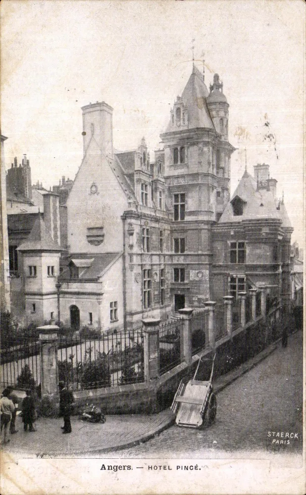 Angers — Hotel Pincé — Staerck Paris - Frente
