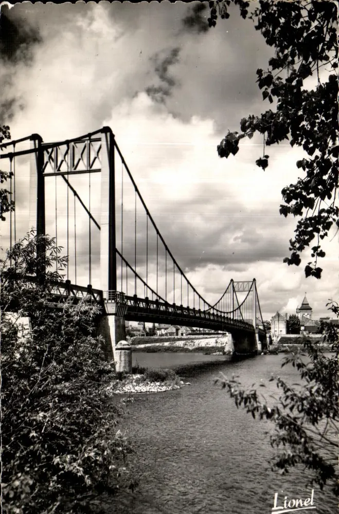 Der Brücke über die Loire — Saumur — Verlag Lionel - Vorderseite