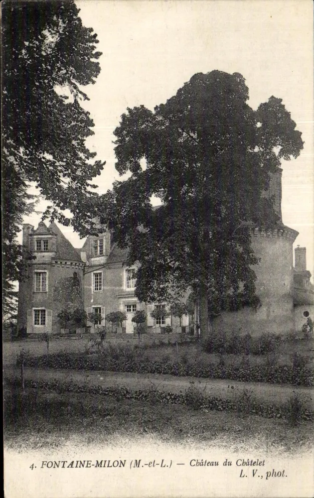 Fontaine-Milon (M.-et-L.) — Castelo de Châtelet — L. V., fot. - Frente