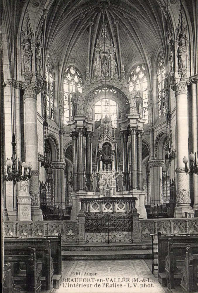 Beaufort-en-Vallée — Innenansicht der Kirche — Verlag Auger (M.&L.) - Vorderseite