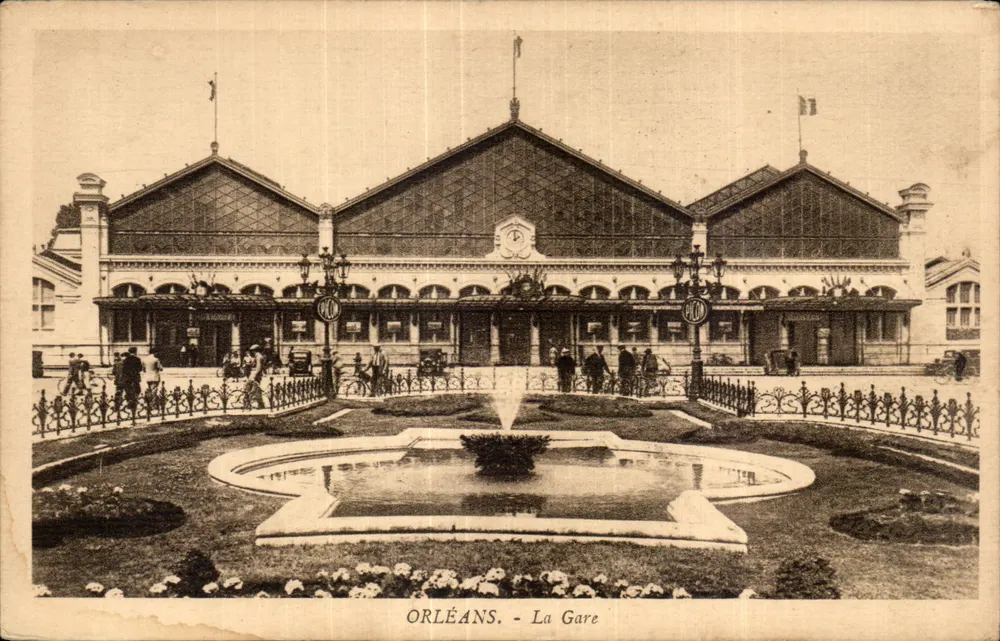 Orléans - A Estação — vista da estação com uma fonte no primeiro plano — Editado pelas Galerias Orléanaises - Frente