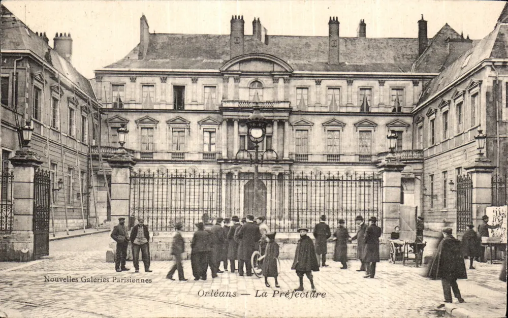 Orléans — La Préfecture — Nouvelles Galeries Parisiennes - Frente