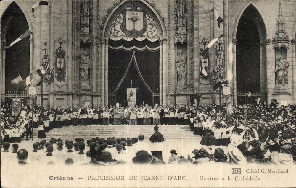 Orléans — Procession de Jeanne d'Arc — Rentrée à la Cathédrale — Cliché G. Marchand - Recto