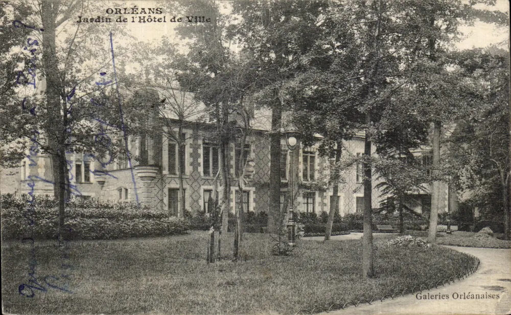 Orléans — Garten des Rathauses — Orléanaises Galerien - Vorderseite