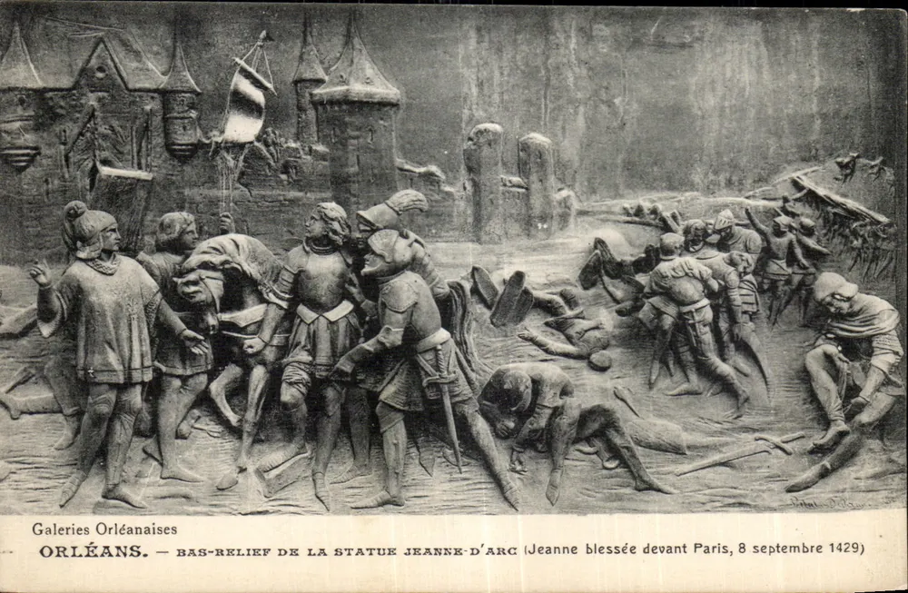 Orléans — Relief der Statue Jeanne d'Arc (Jeanne verletzt vor Paris, 8. September 1429) — Galeries Orléanaises - Vorderseite