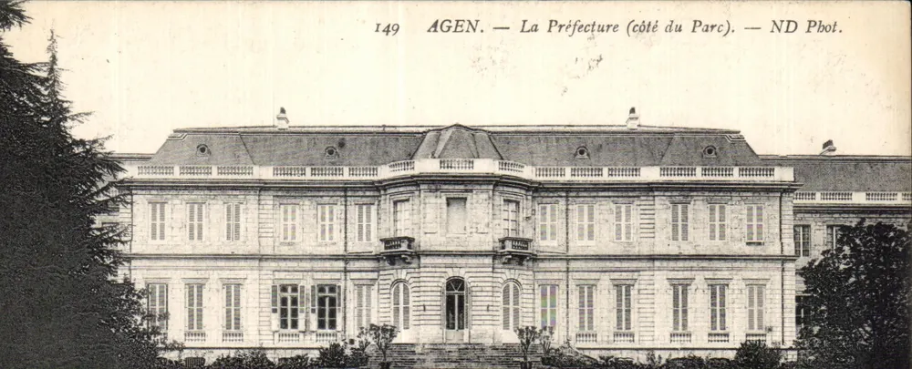Agen — A Prefeitura (lado do Parque) — ND Phot. - Frente