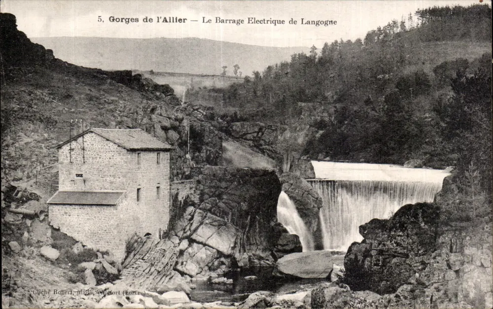 Gorges do Allier — A Usina Hidrelétrica de Langogne — cliché Bahner, foto Vidalort (Loire) - Frente