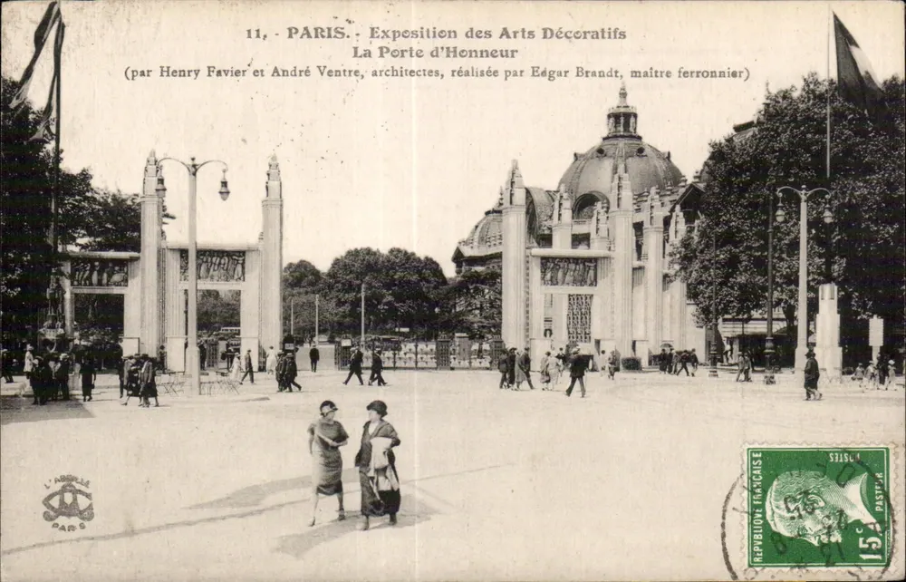 Paris - Ausstellung für Dekorative Künste - Die Ehrentür — (von Henry Favier und André Ventre, Architekten, realisiert von Edgar Brandt, Meister Eisenarbeiter) - Vorderseite
