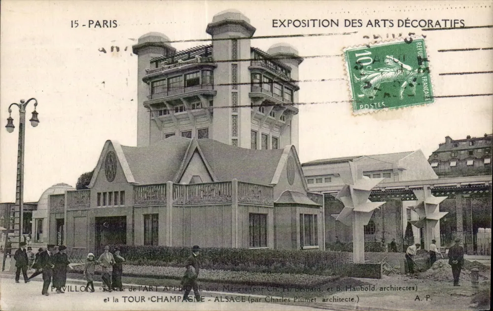 Paris — Ausstellung der dekorativen Künste 1925 — Pavillon für angewandte Künste in den Handwerken und die Turm Champagne-Alsace (von Ch. H. Besnard und B. Haubold Architekten) - Vorderseite