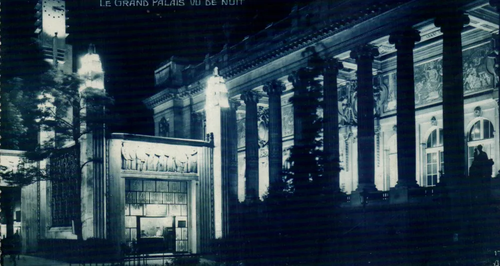 Der Grand Palais von der Nacht aus gesehen - Vorderseite