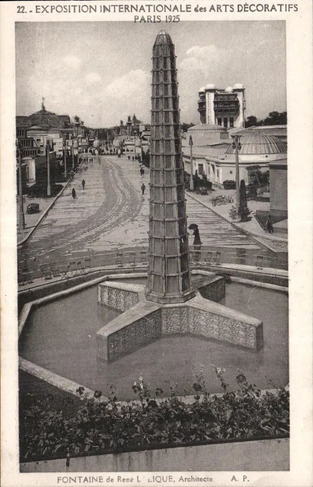 Internationale Ausstellung für Dekorative Künste Paris 1925 — Fontäne von Architekt René Lique - Vorderseite