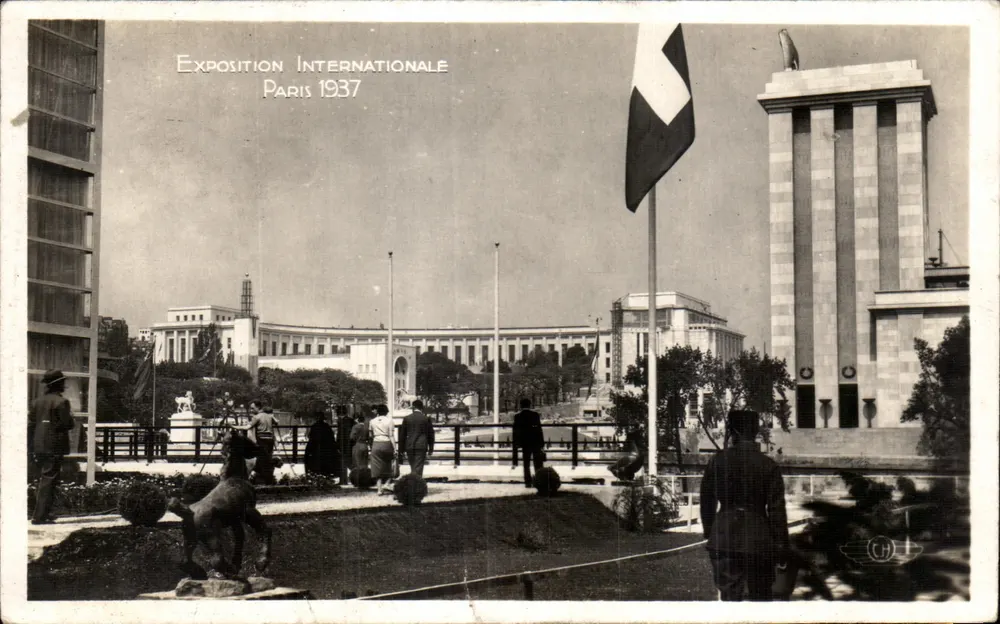 Internationale Ausstellung Paris 1937 — Allgemeiner Blick auf das Schweizer Pavillon — H. CHILOIT, Boulogne-sur-Seine - Vorderseite