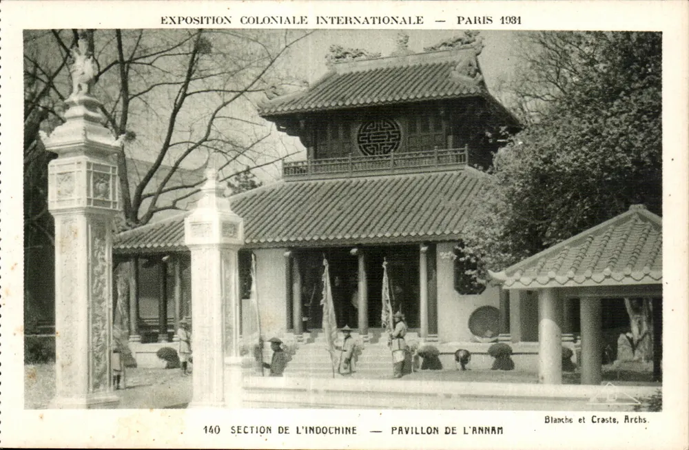 Internationale Kolonialausstellung — Paris 1931 — Abschnitt Indochina — Pavillon von Annam — Blanche et Craste, Archs. - Vorderseite