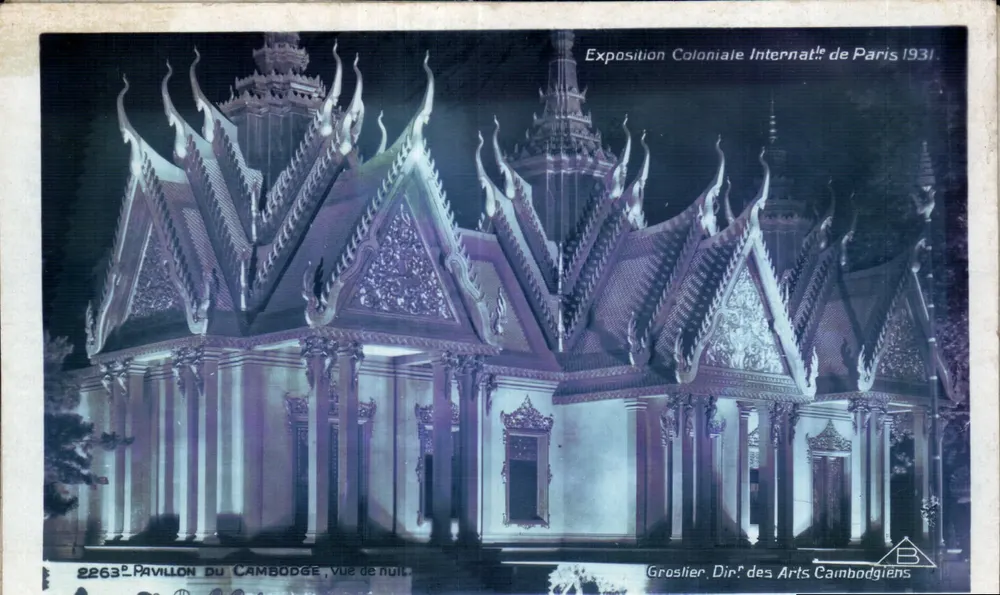 Pavillon Kambodschas — Nachtsicht — Internationale Kolonialausstellung Paris 1931 — Groslier, Direktor der kambodschanischen Künste - Vorderseite