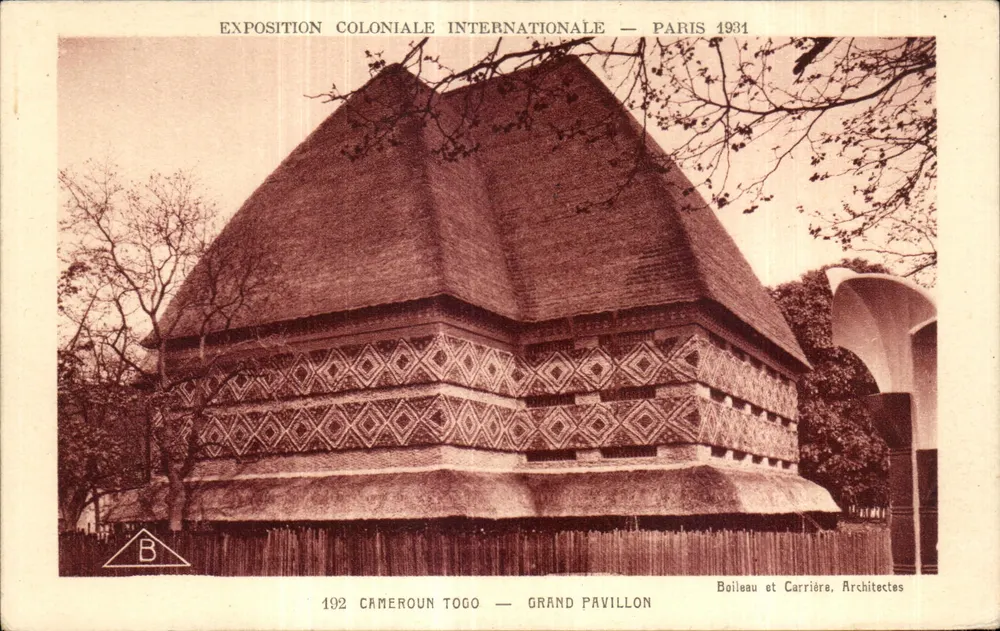 Großer Pavillon von Kamerun und Togo — Internationale Kolonialausstellung — Paris 1931 - Vorderseite
