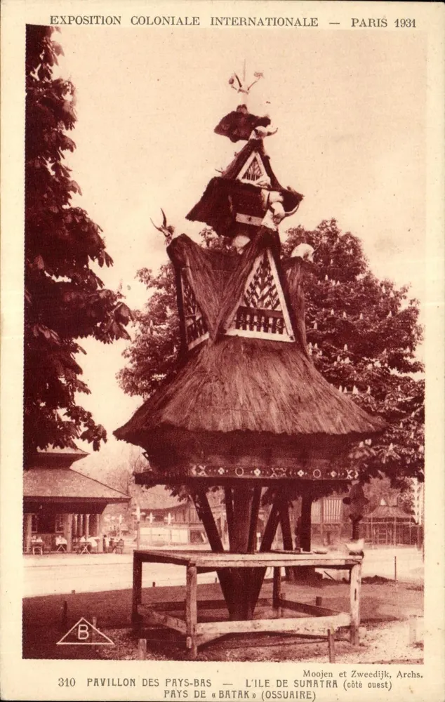 Pavillon der Niederlande — die Insel Sumatra (Westseite) — Internationale Kolonialausstellung Paris 1931 - Vorderseite