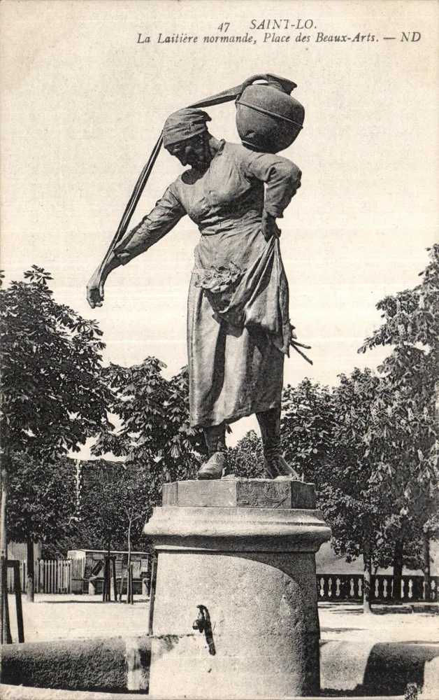 Die normannische Milchmaid — Statue auf der Place des Beaux-Arts — Saint-Lô - Vorderseite