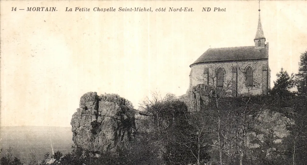 Mortain — Die kleine Kapelle Saint-Michel, Nord-Ostseite — ND Phot - Vorderseite