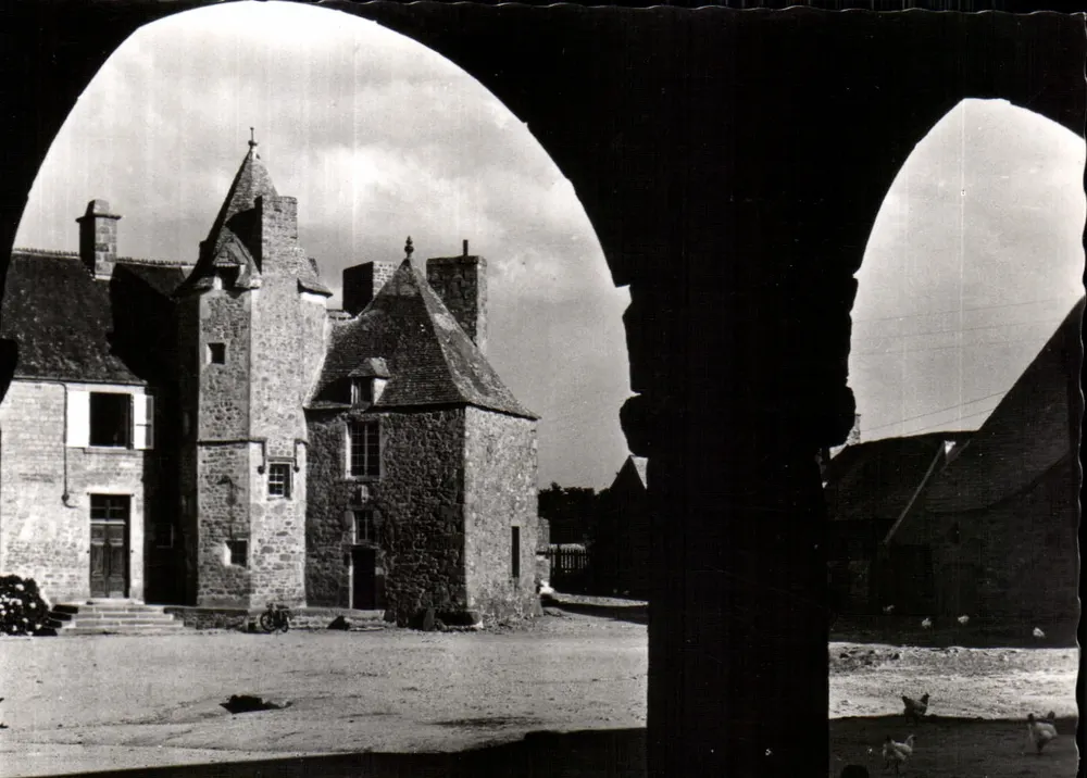 Fermanville — Het Oude Kasteel van de 15e eeuw — Edit. St-Pierre, Le Goualay - Voorkant